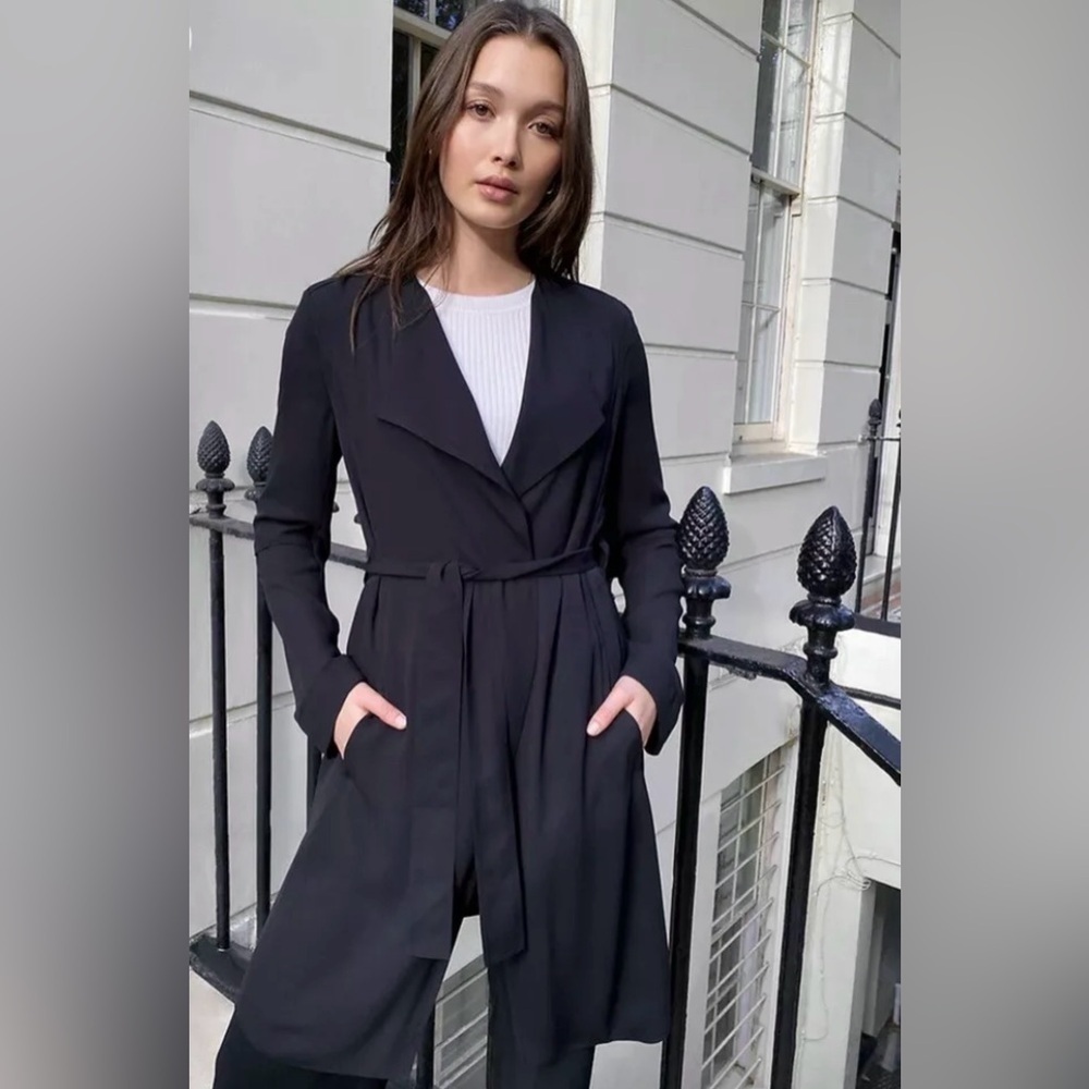 Aritzia Babaton - Flowy Trench Coat